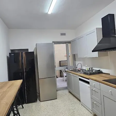 Guest house Paceville On 2 Floors 4*